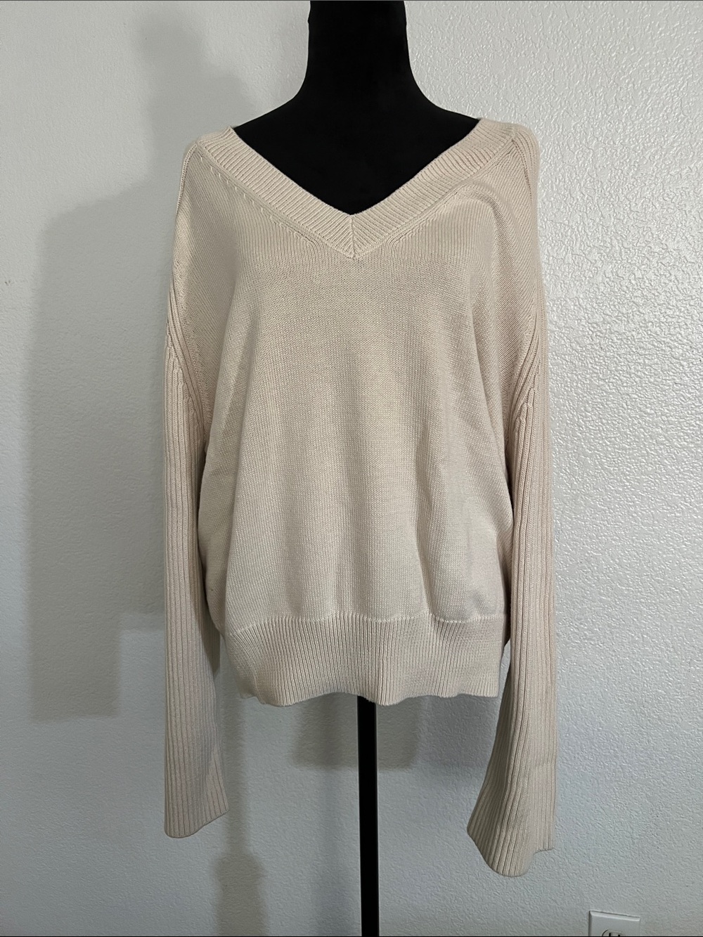 LOFT Cream V-Neck Pullover Sweater